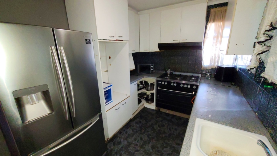 5 Bedroom Property for Sale in Kleinvlei Western Cape